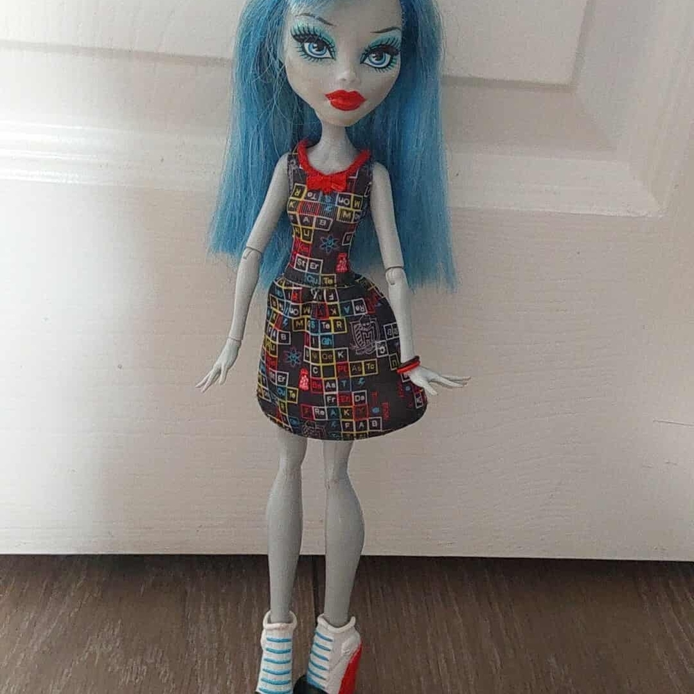 G1 Ghoulia Yelps Mad Science Doll
